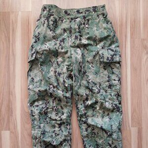 US Navy AOR2 Woodland NWU Type III Navy Working Uniform Trousers Size 33 Short